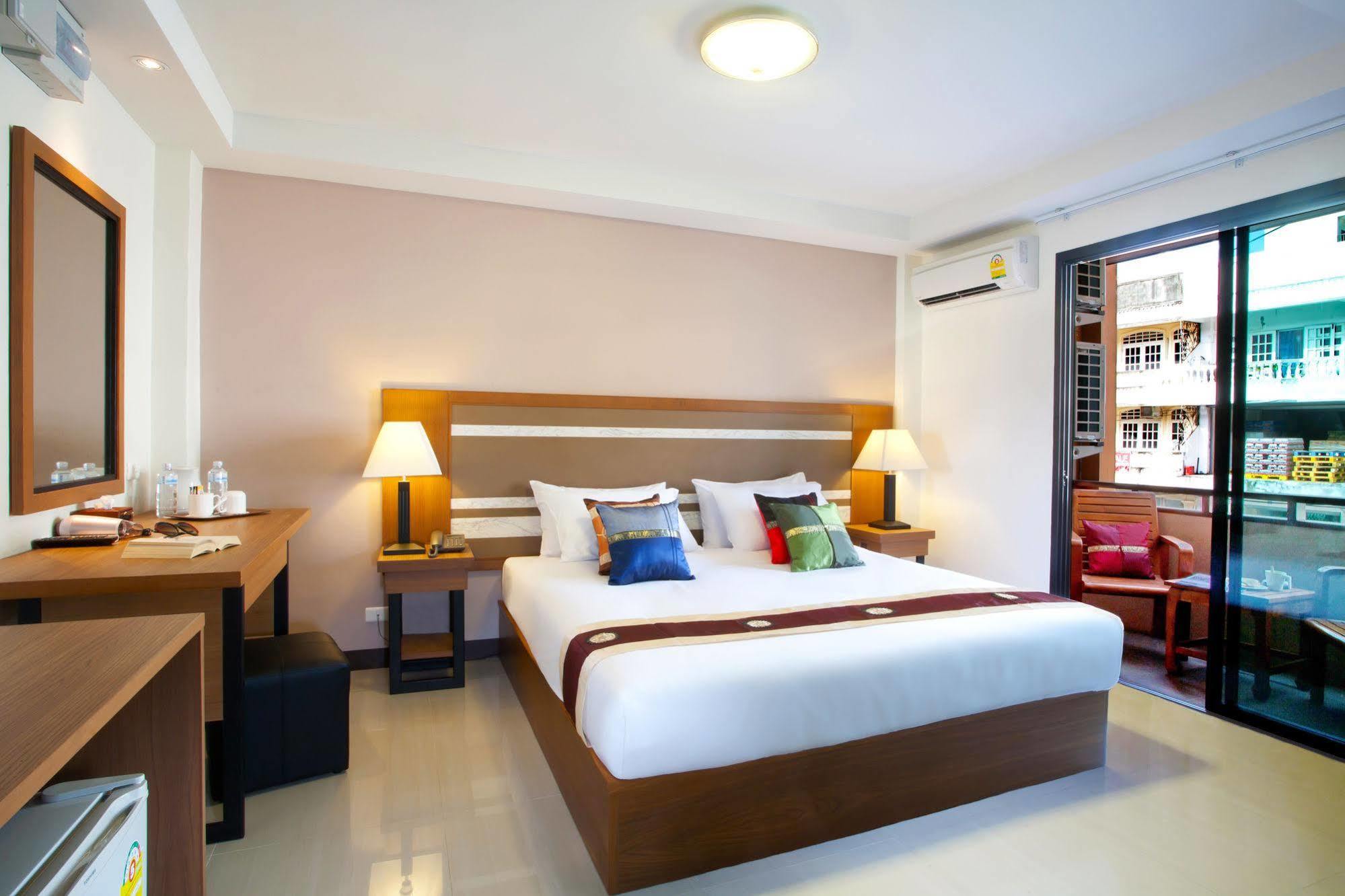 Patong Pool House Aparthotel Kültér fotó