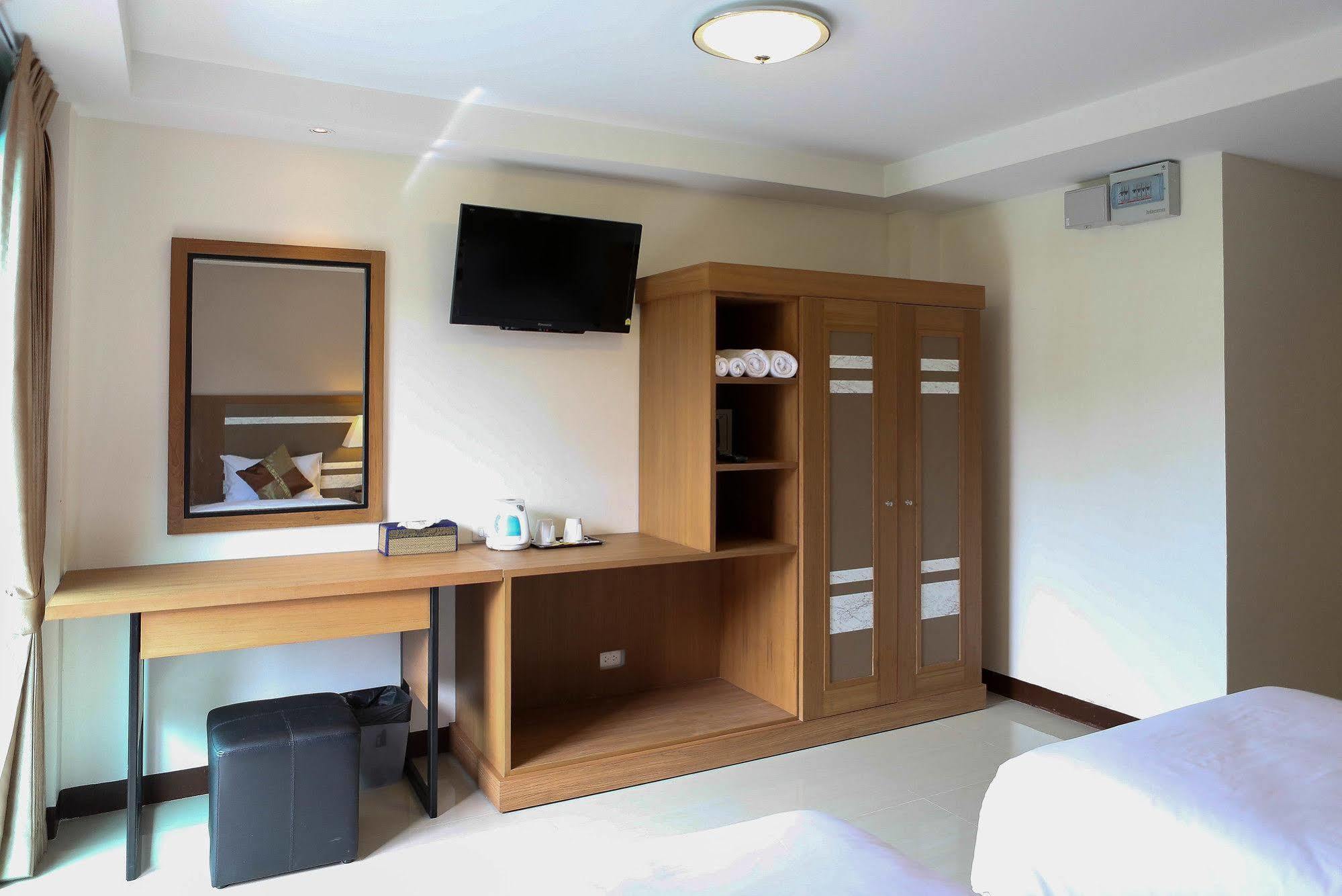 Patong Pool House Aparthotel Kültér fotó