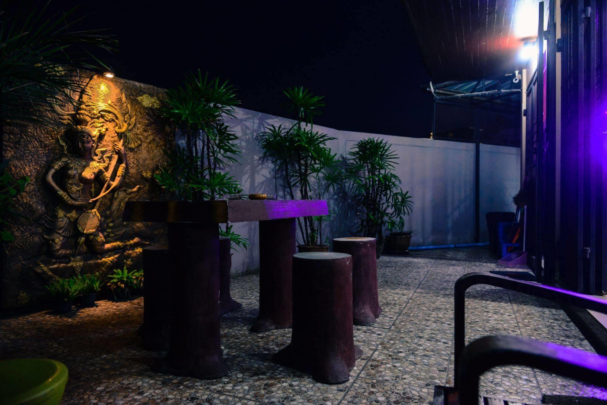 Patong Pool House Aparthotel Kültér fotó