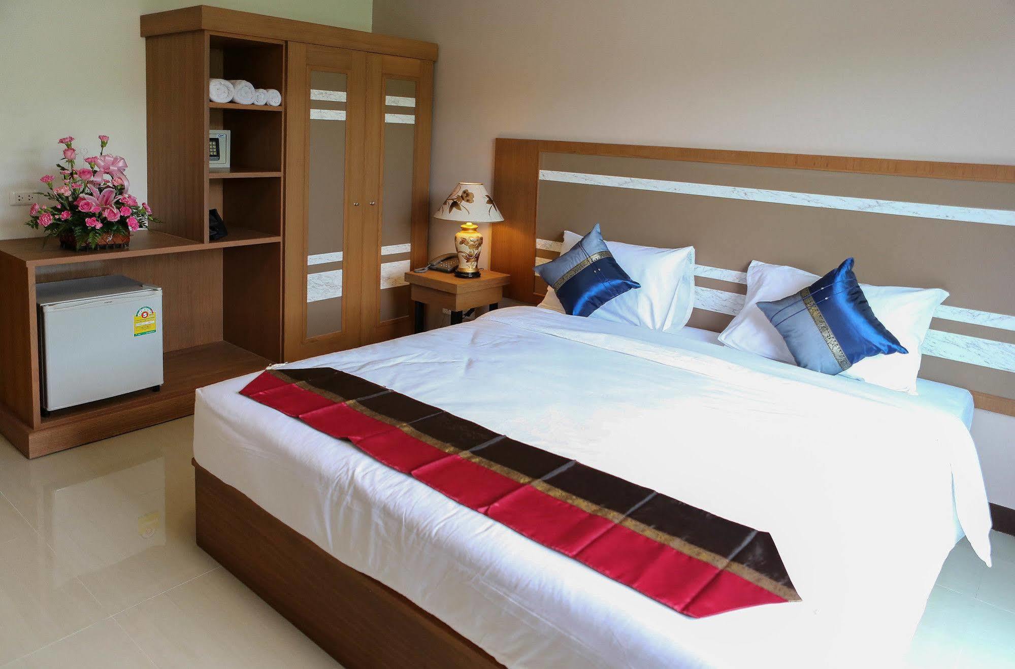 Patong Pool House Aparthotel Kültér fotó